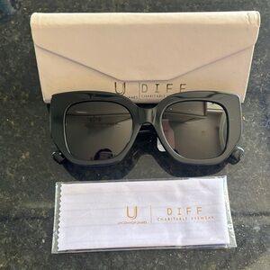 DIFF Charitable Eyewear Black Square Sunglasses